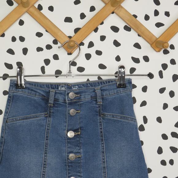 Wonder Nation Button Front Medium Wash Denim Girls Mini Skirt - Picture 2 of 7